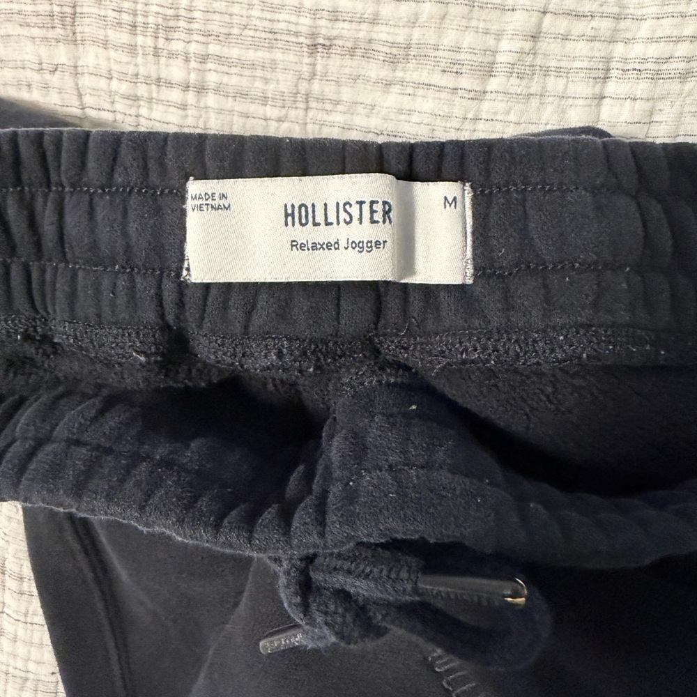 Hollister Relaxed Jogger Sweatpants - Picture 3 of 3